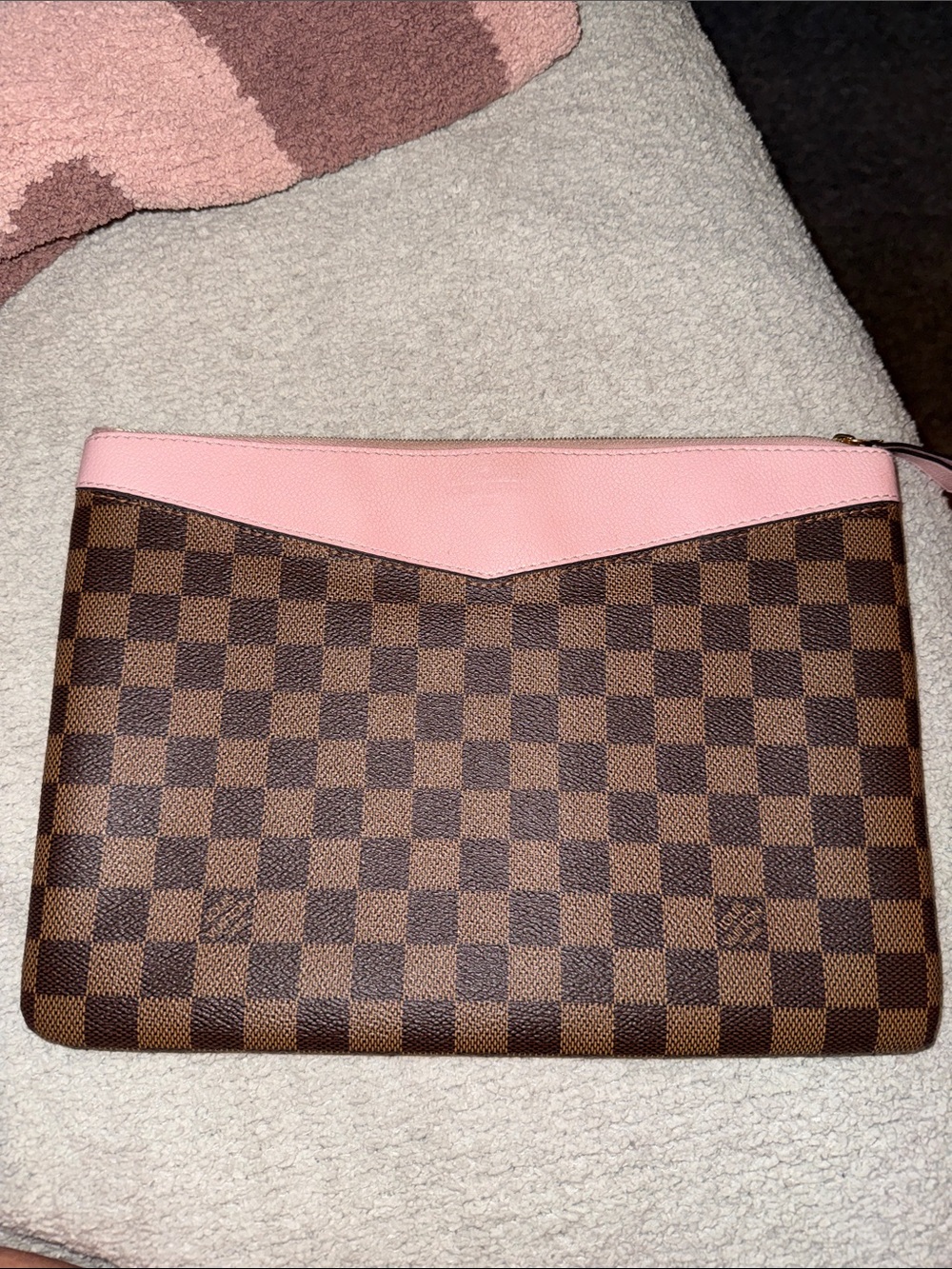 Damier Ebene Louis Vuitton Daily Pouch- Rose Ballerine